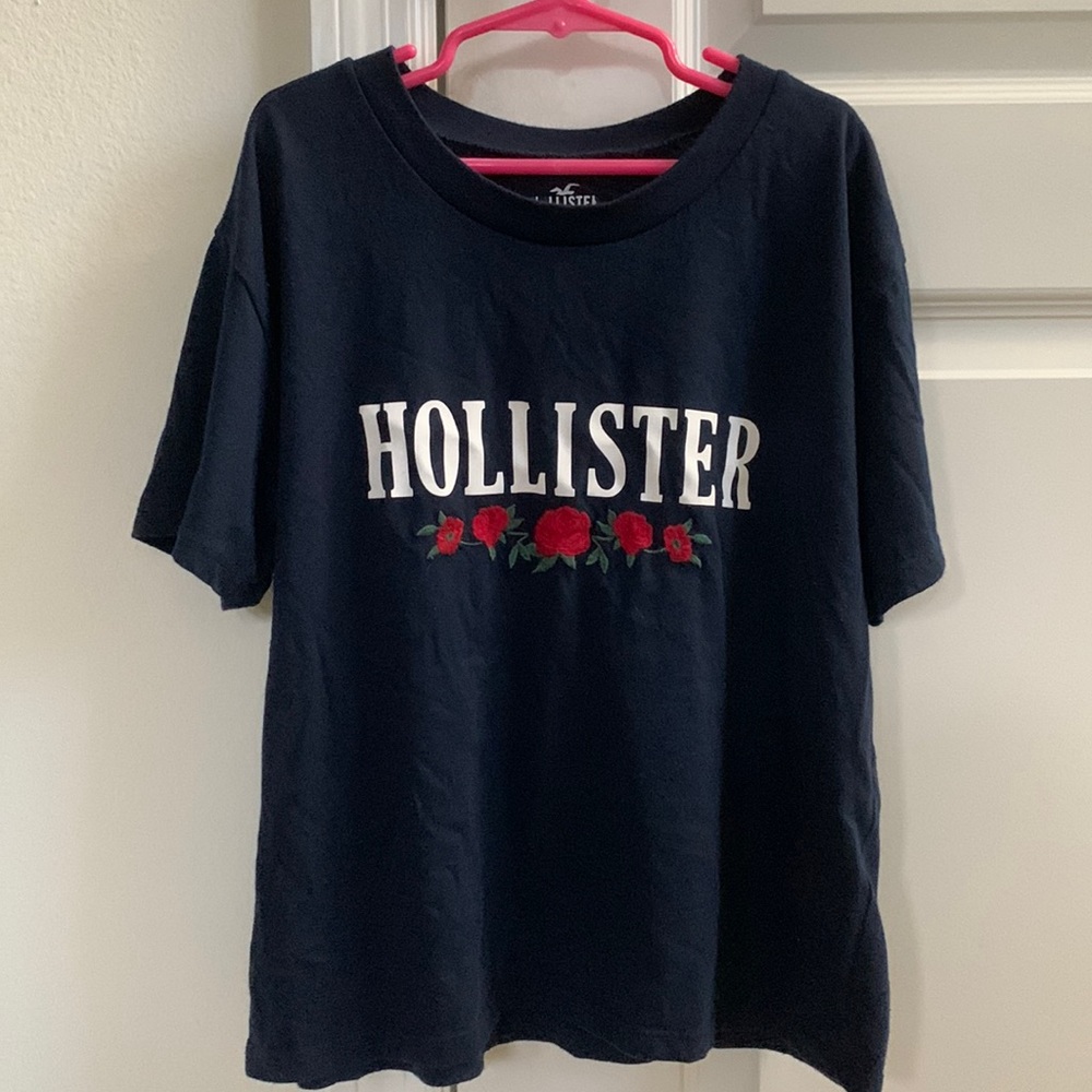 Hollister XS Navy Rose Embroidered Cropped Tee